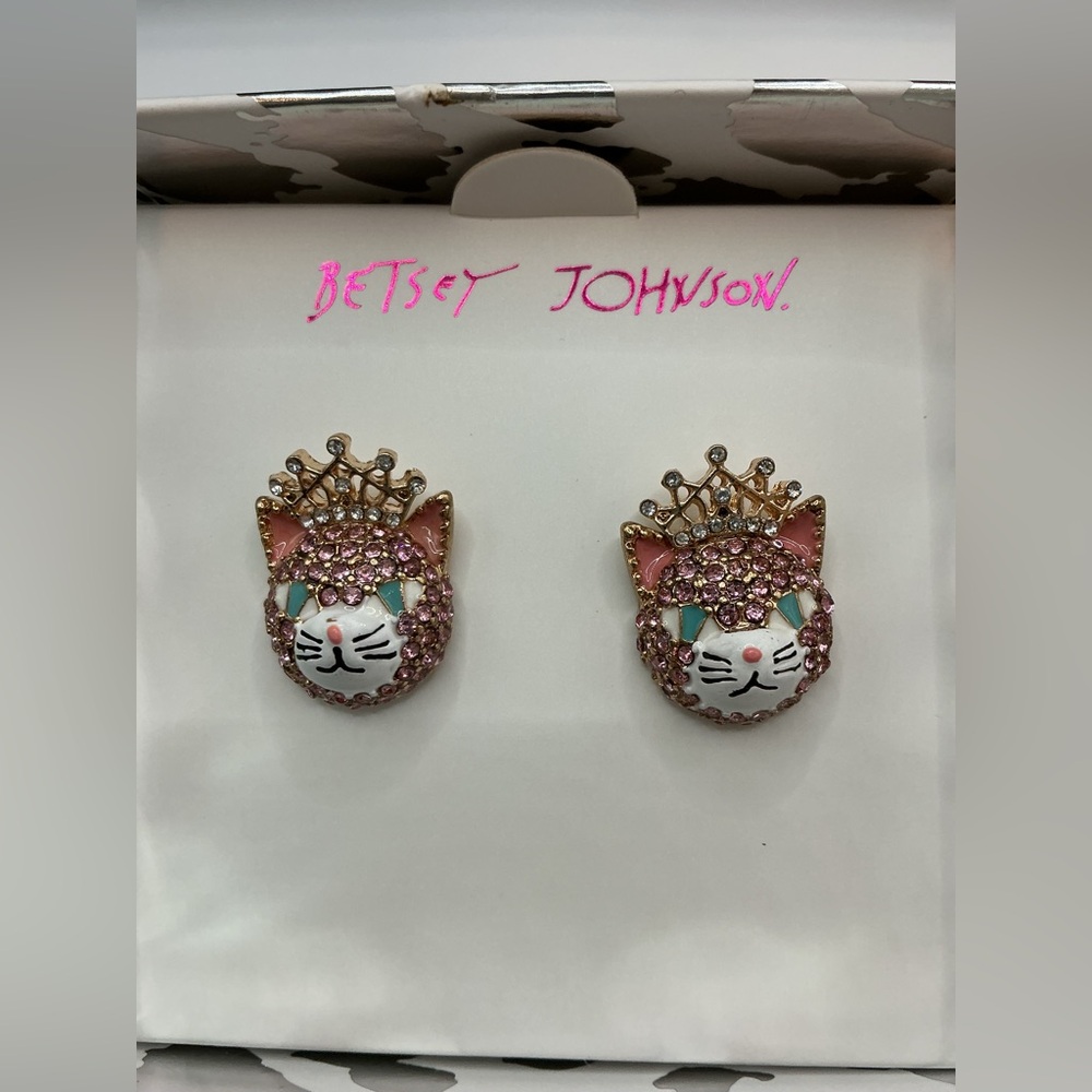 BETSEY JOHNSON RHINESTONE ENAMEL PINK CROWN PRINCESS CAT KITTY EARRINGS NWT